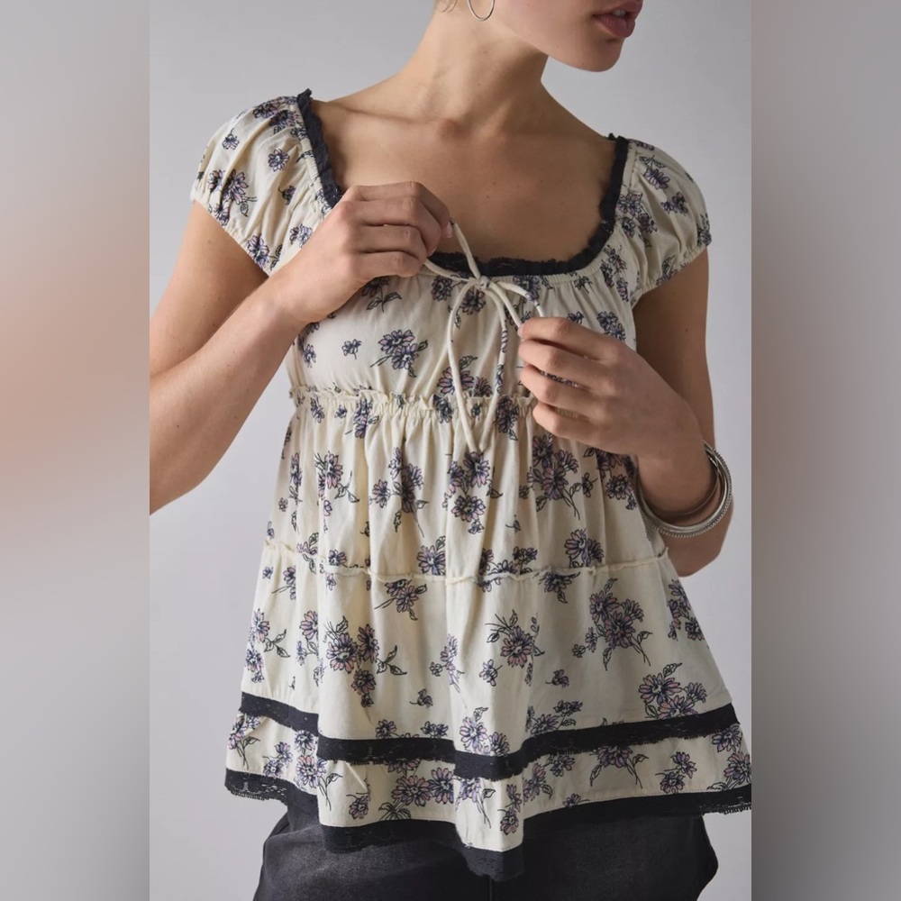 Urban Outfitters Kimchi Blue Calla Lily Lace-Trim Babydoll Tunic Top